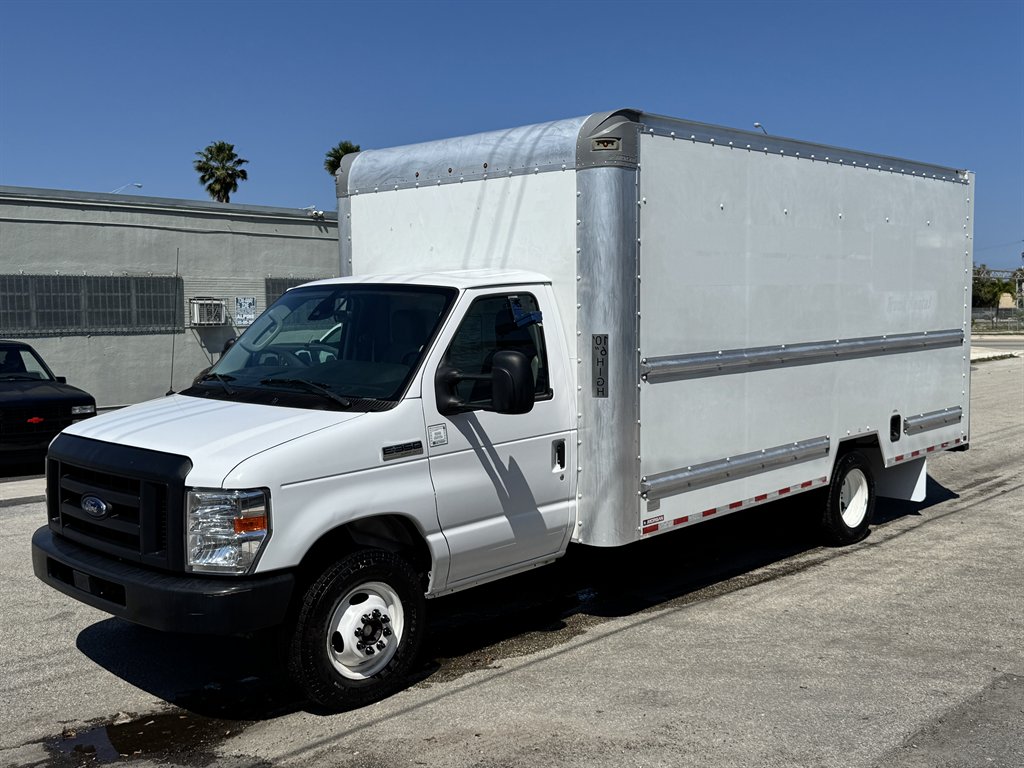 2022 Ford E-350 - $26,995