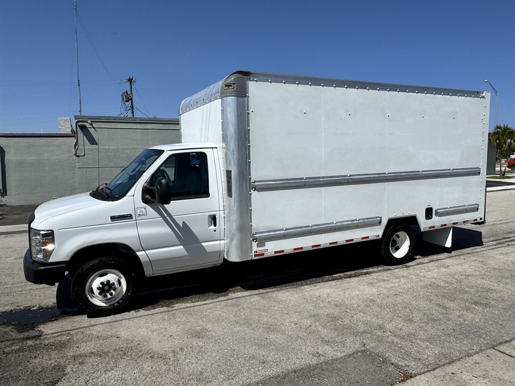2022 Ford E-350 - $26,995