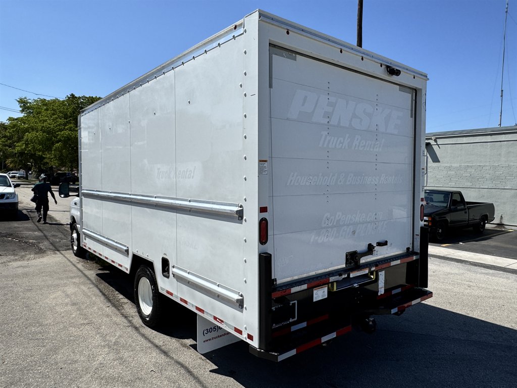 2022 Ford E-350 - $26,995