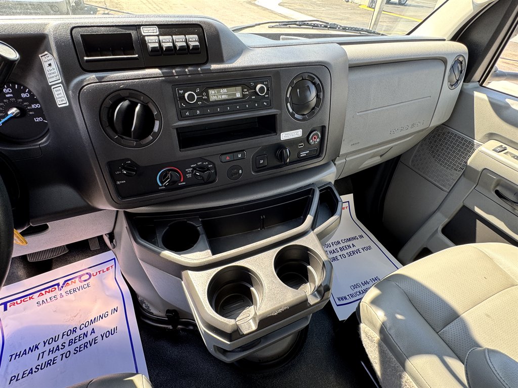 2022 Ford E-350 - $26,995