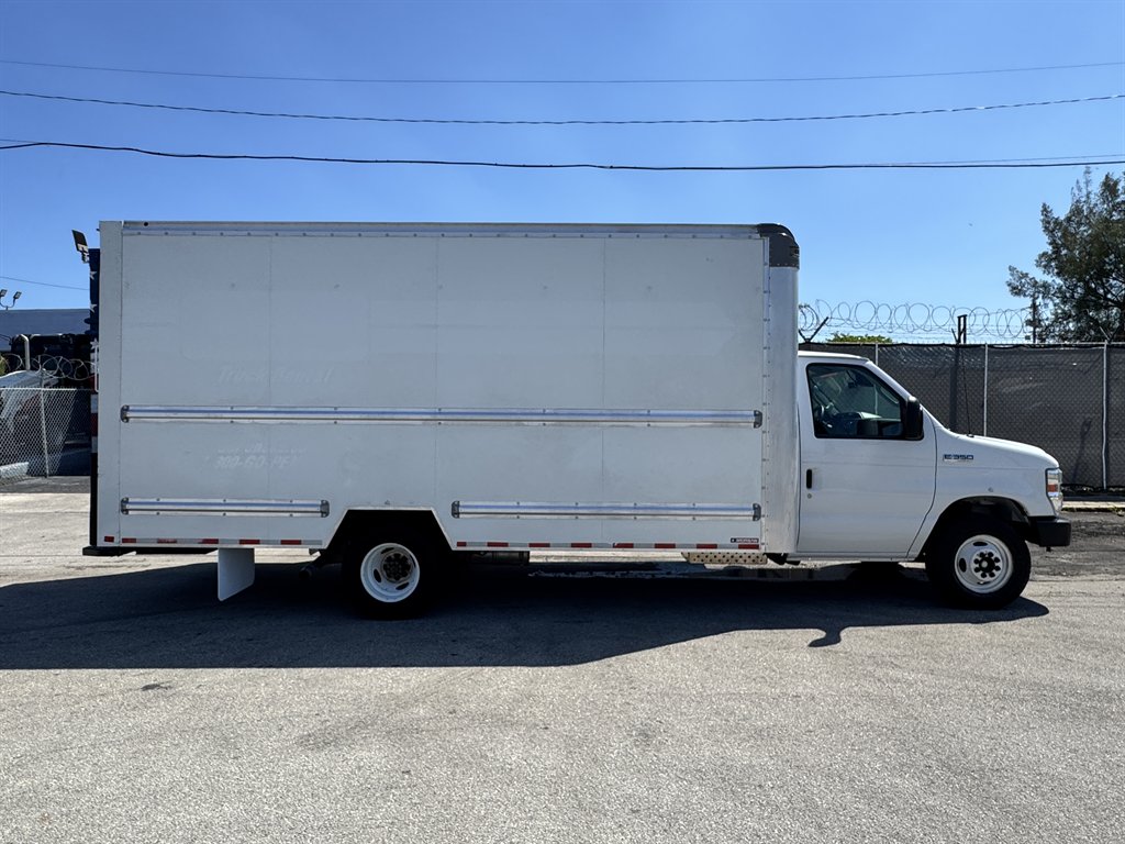 2022 Ford E-350 - $26,995