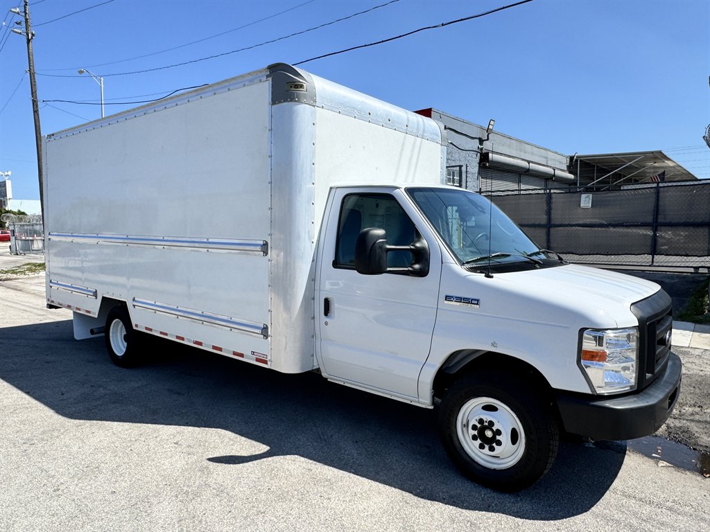 2022 Ford E-350 - $26,995