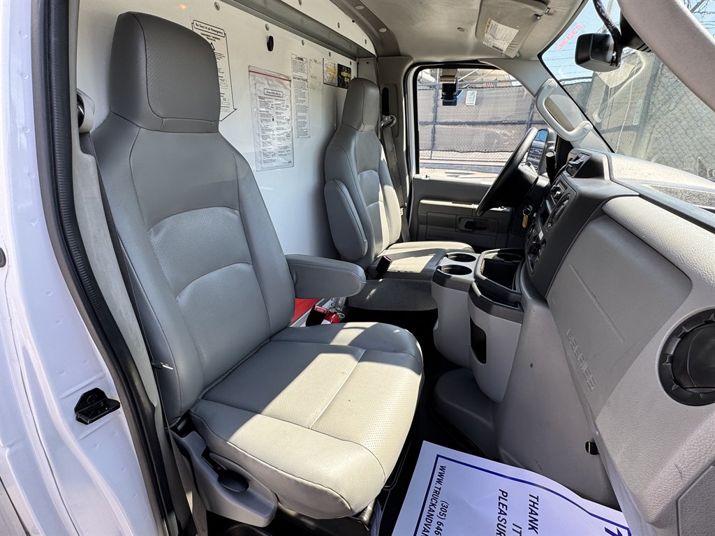 2022 Ford E-350 - $26,995