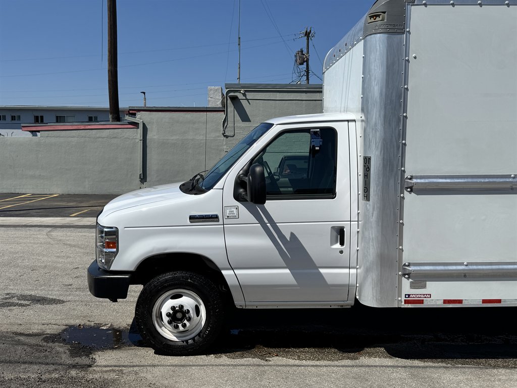 2022 Ford E-350 - $26,995