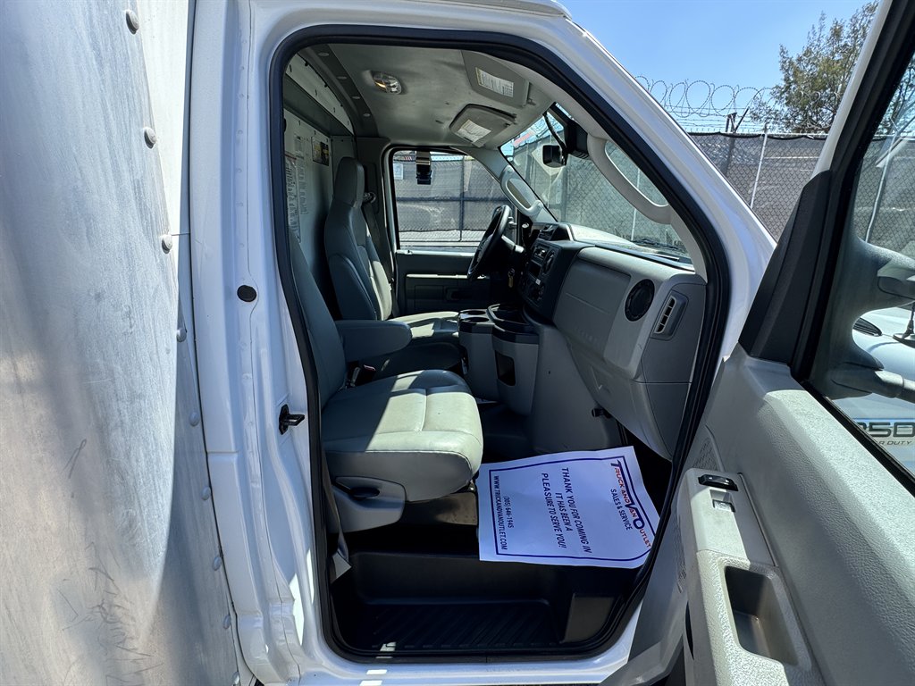 2022 Ford E-350 - $26,995