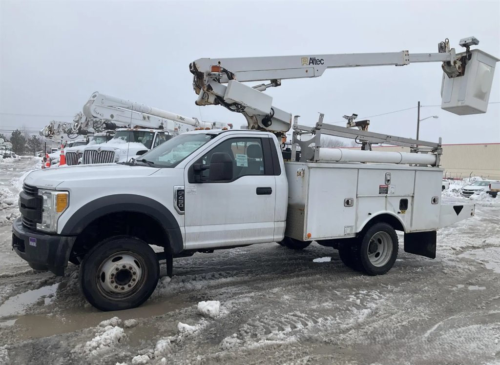 2017 Ford F-450 Super Duty - $34,995
