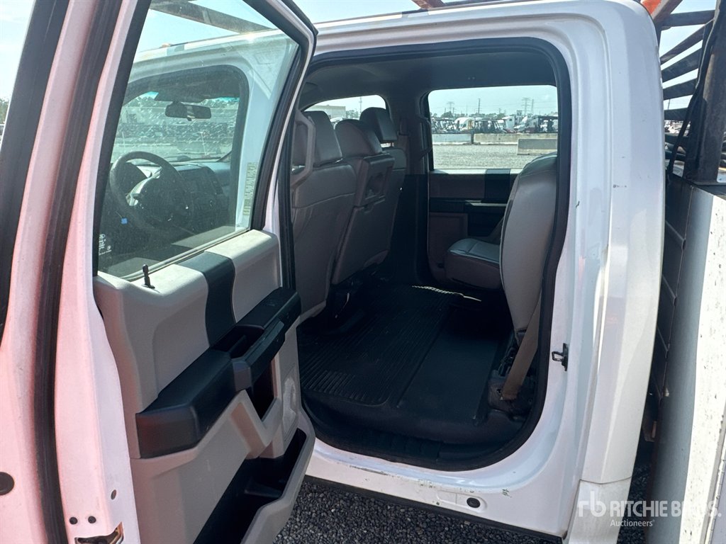 2017 Ford F350 - $27,995