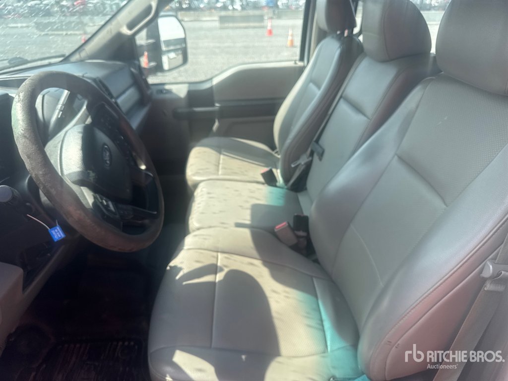 2017 Ford F350 - $27,995