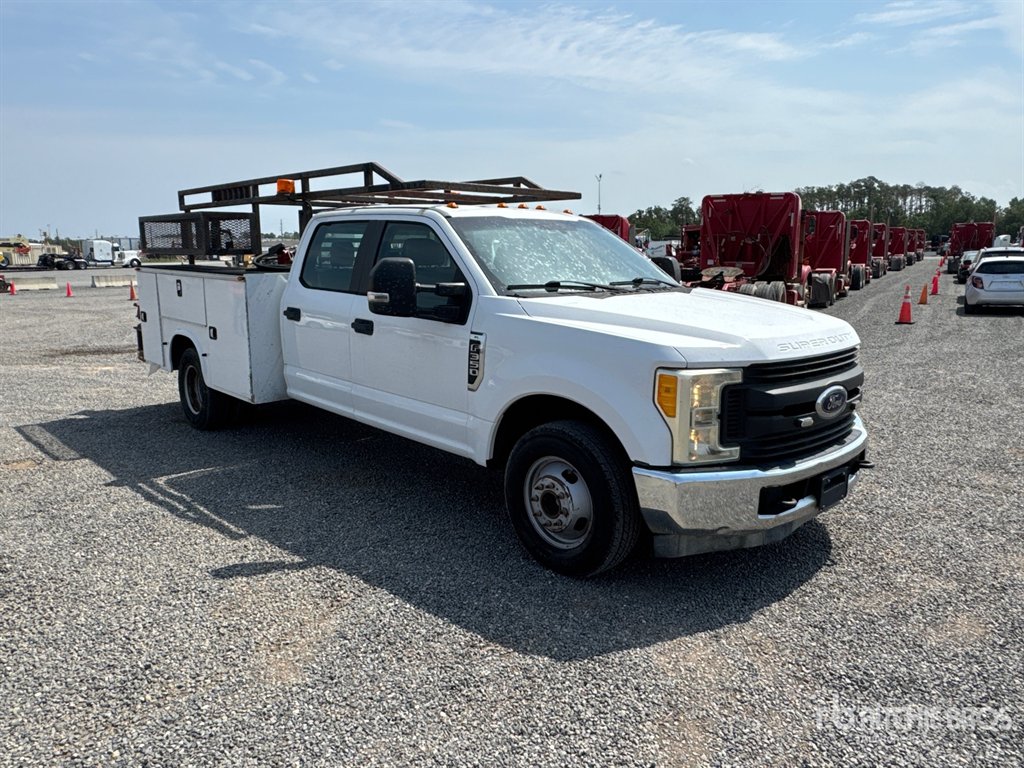 2017 Ford F350 - $27,995