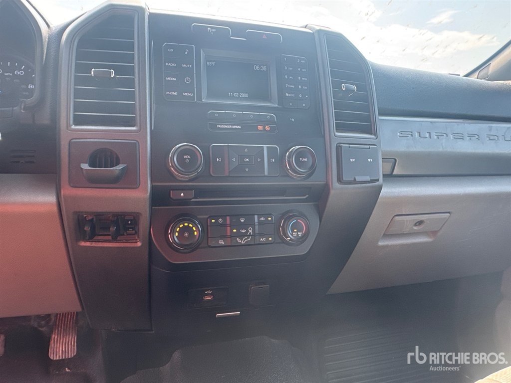 2017 Ford F350 - $27,995