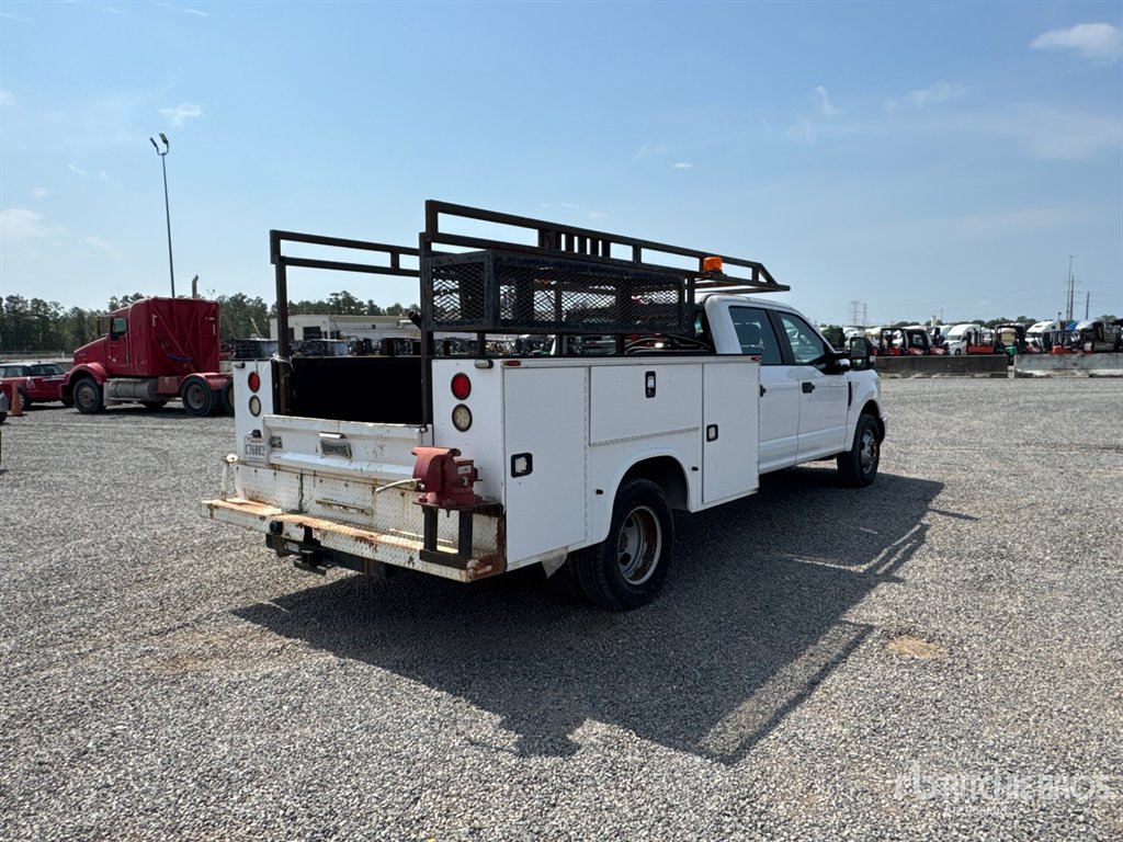2017 Ford F350 - $27,995