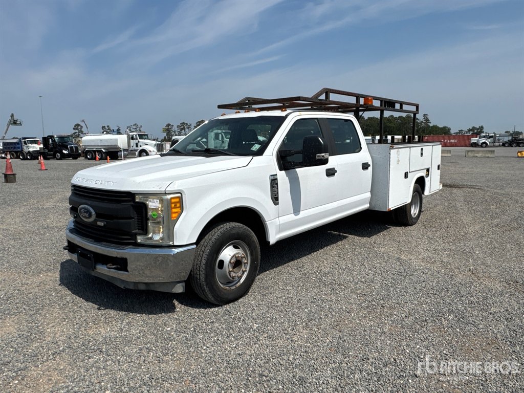 2017 Ford F350 - $27,995