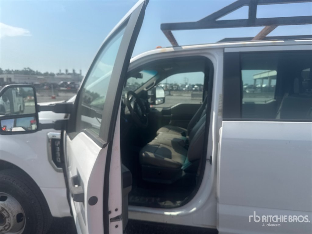 2017 Ford F350 - $27,995