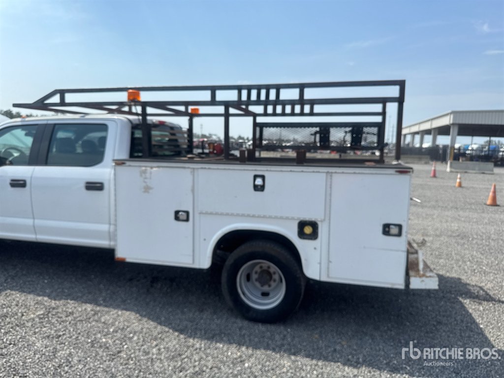 2017 Ford F350 - $27,995