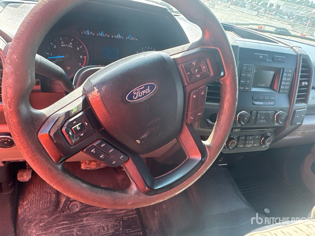 2017 Ford F350 - $27,995