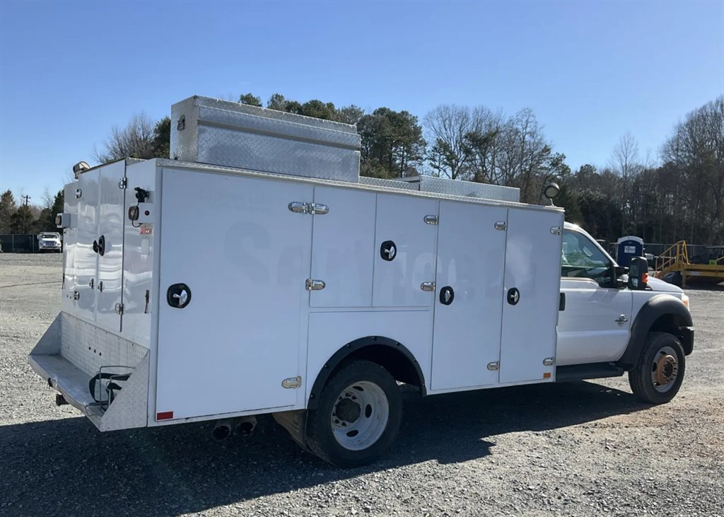 2016 Ford F-550 - $42,995