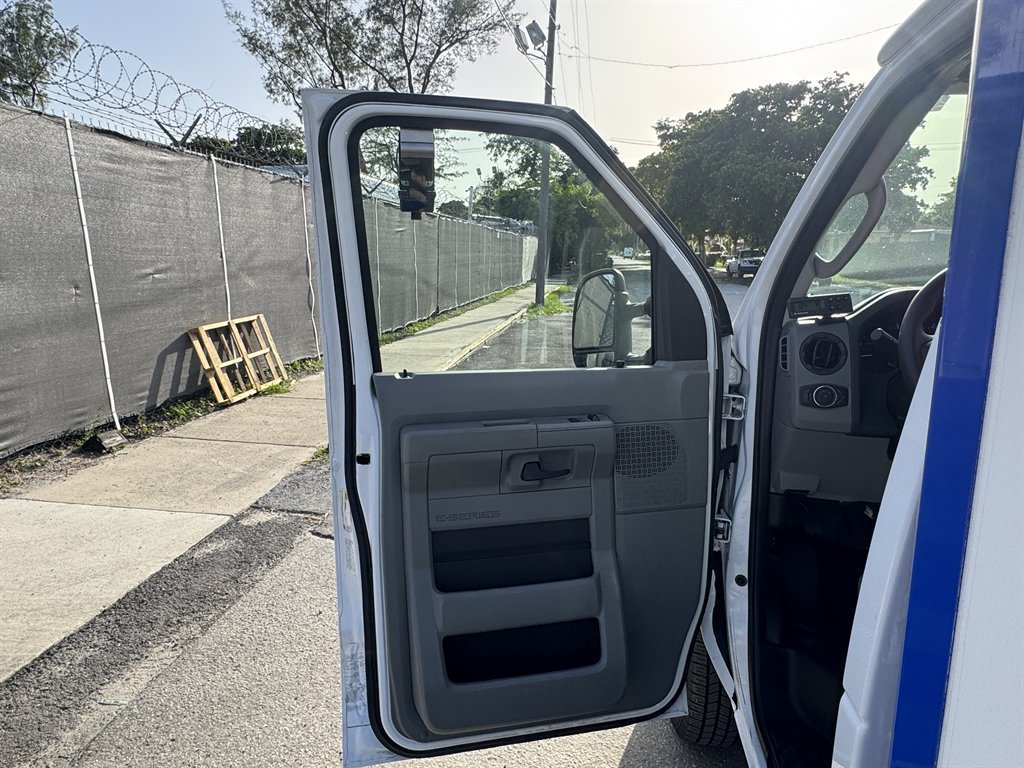 2024 Ford E350 - $26,995