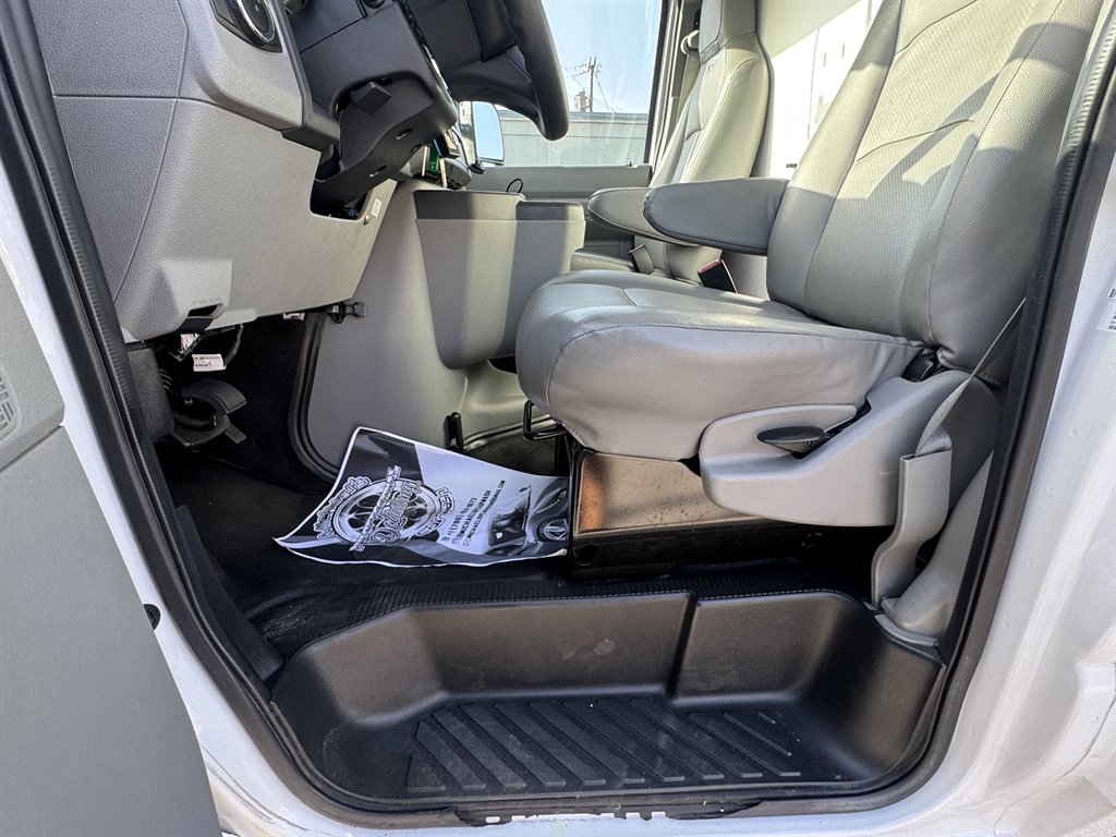 2024 Ford E350 - $26,995