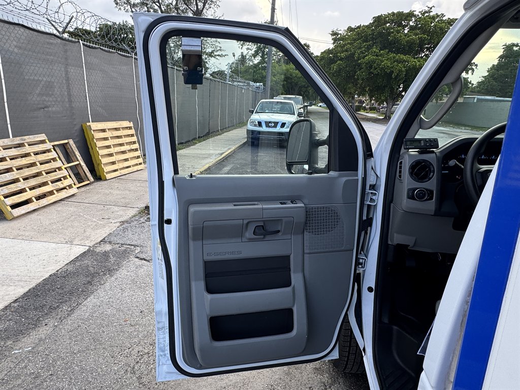 2024 Ford E350 - $25,995