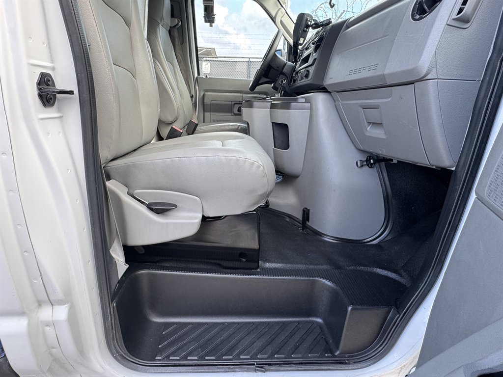 2024 Ford E350 - $25,995