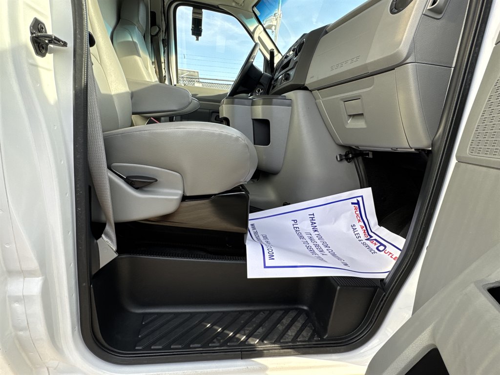 2023 Ford E-450 - $26,995