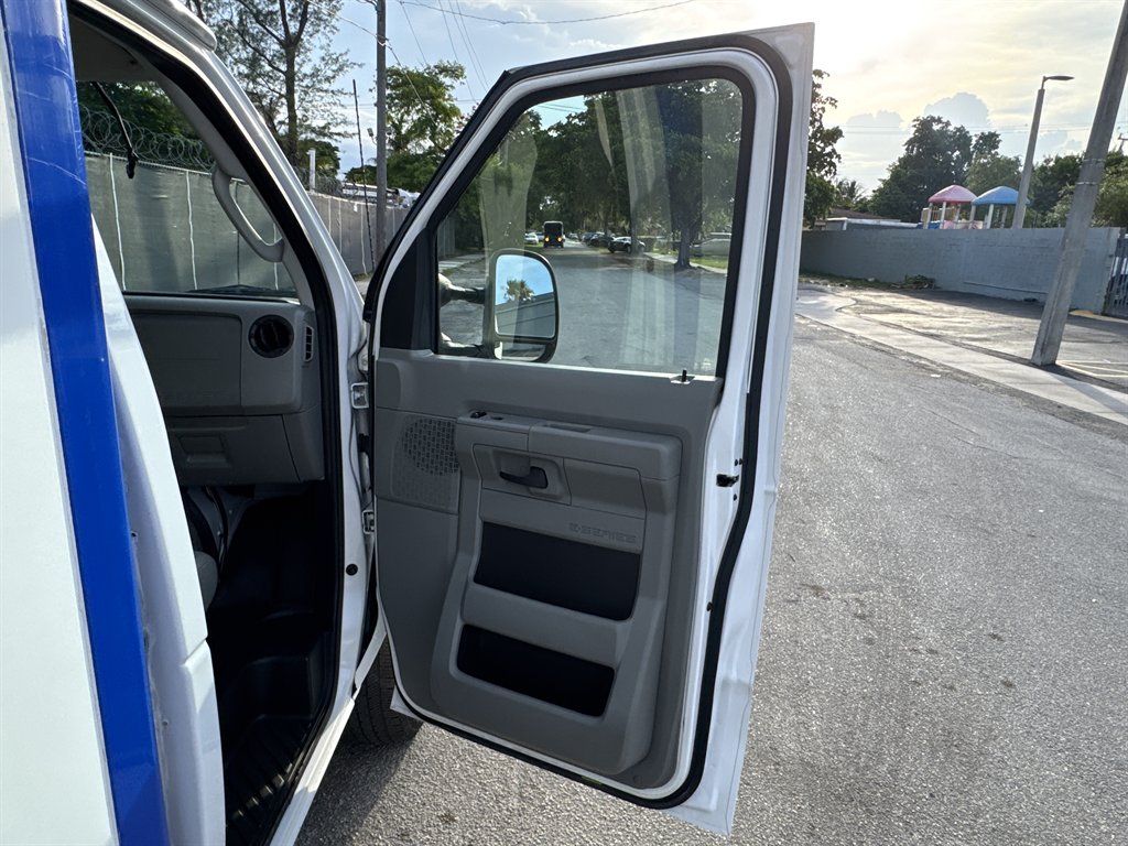 2023 Ford E-350 - $22,995