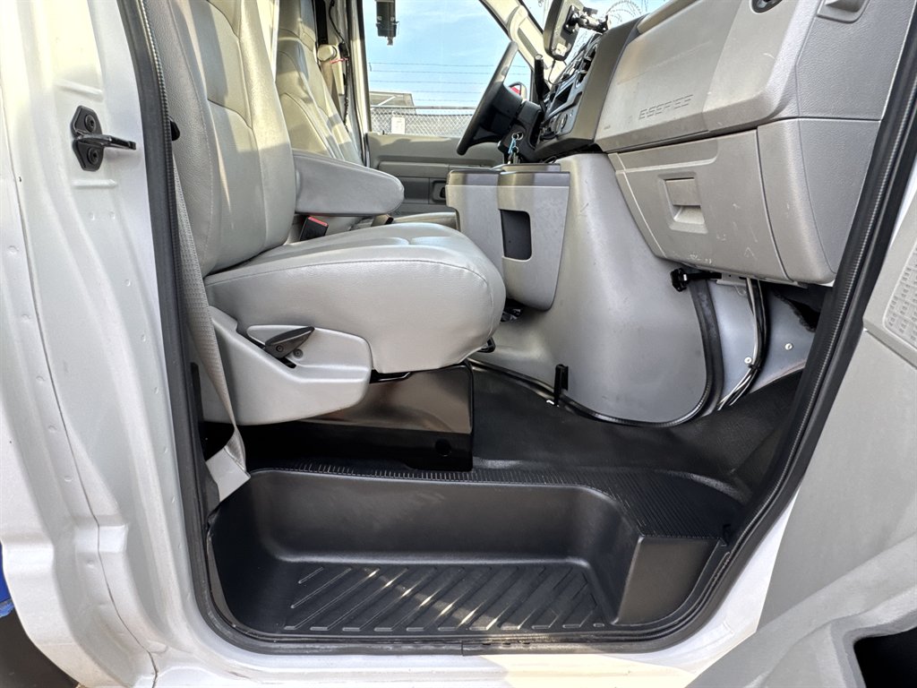 2023 Ford E-350 - $22,995