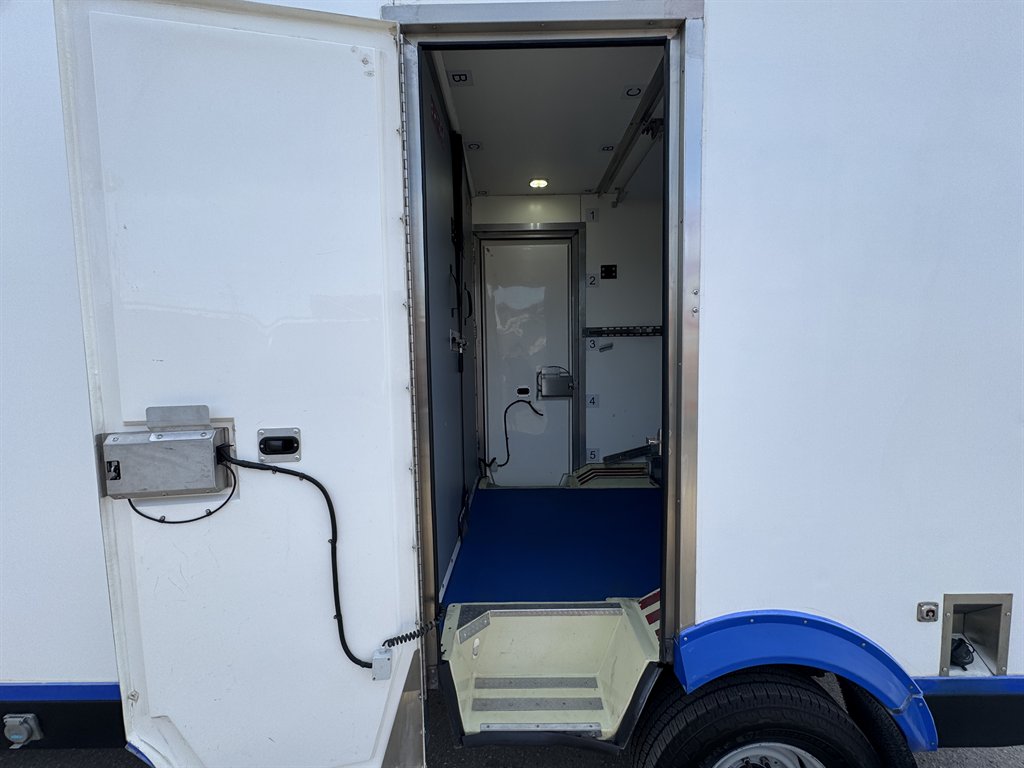 2023 Ford E-350 - $22,995