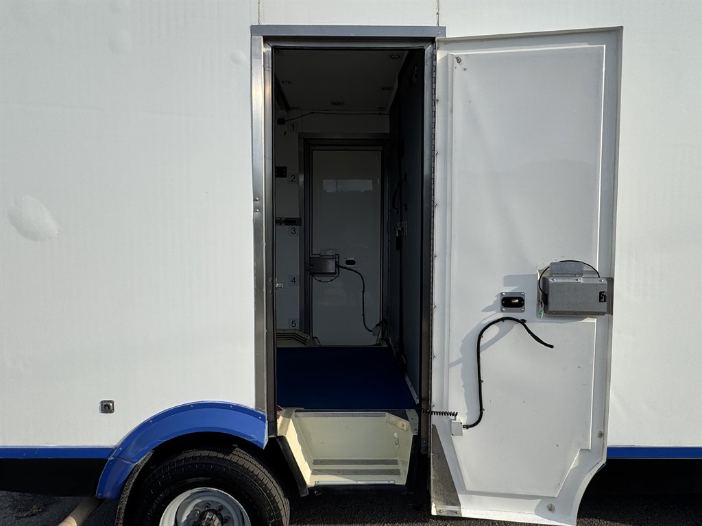 2023 Ford E-350 - $22,995