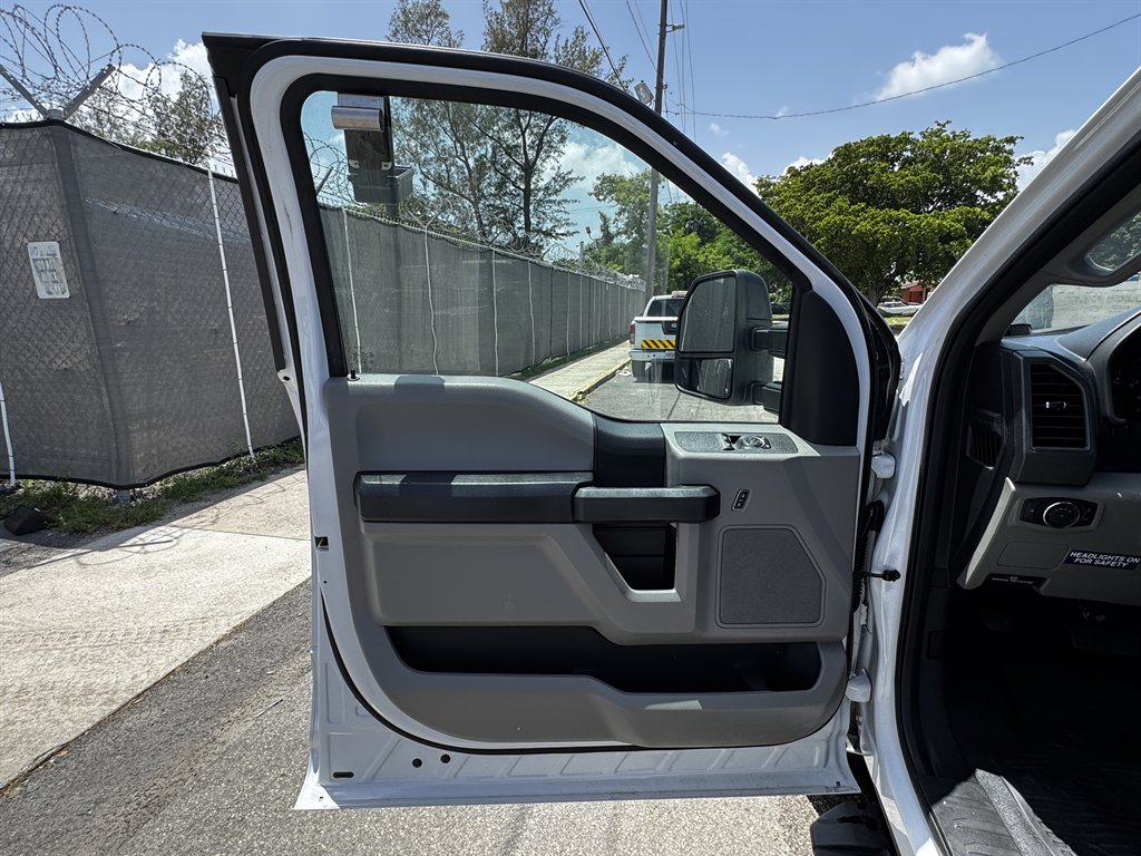 2017 Ford F-250 - $25,995