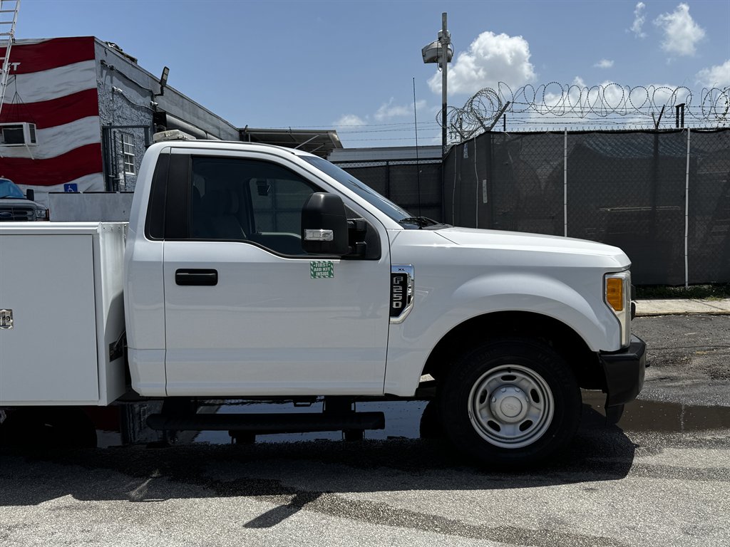 2017 Ford F-250 - $25,995