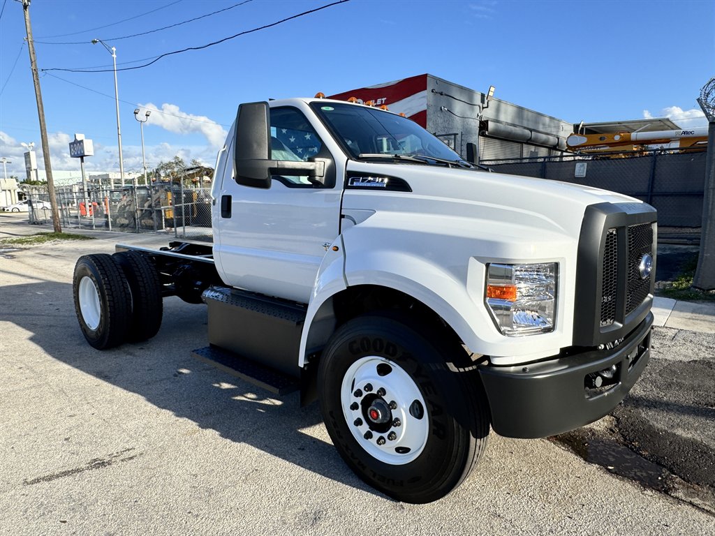 2025 Ford F-750 - $59,995
