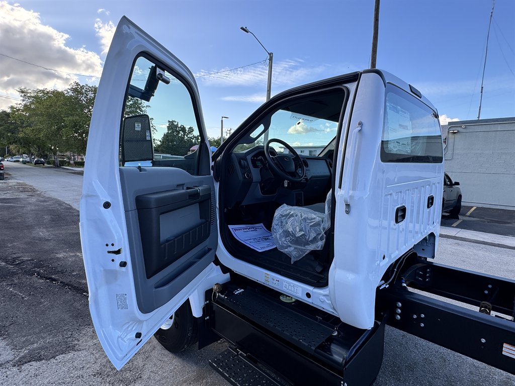2025 Ford F-750 - $59,995