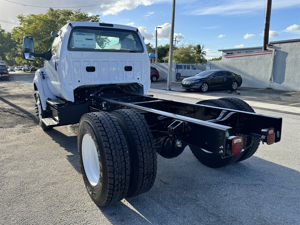 2025 Ford F-750 - $59,995