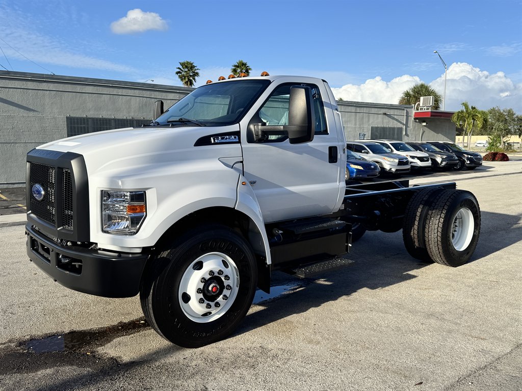 2025 Ford F-750 - $59,995