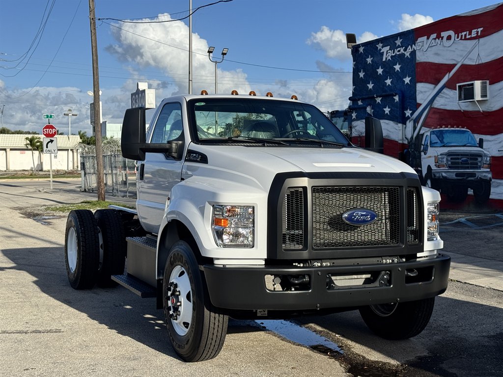 2025 Ford F-750 - $59,995
