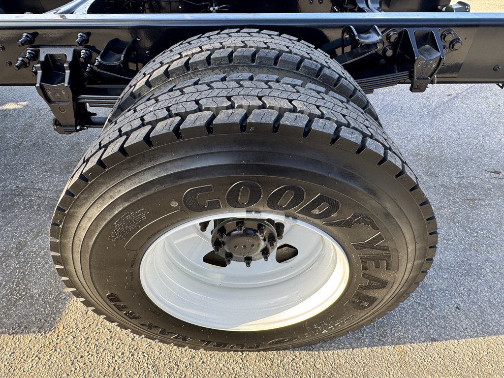 2025 Ford F-750 - $59,995