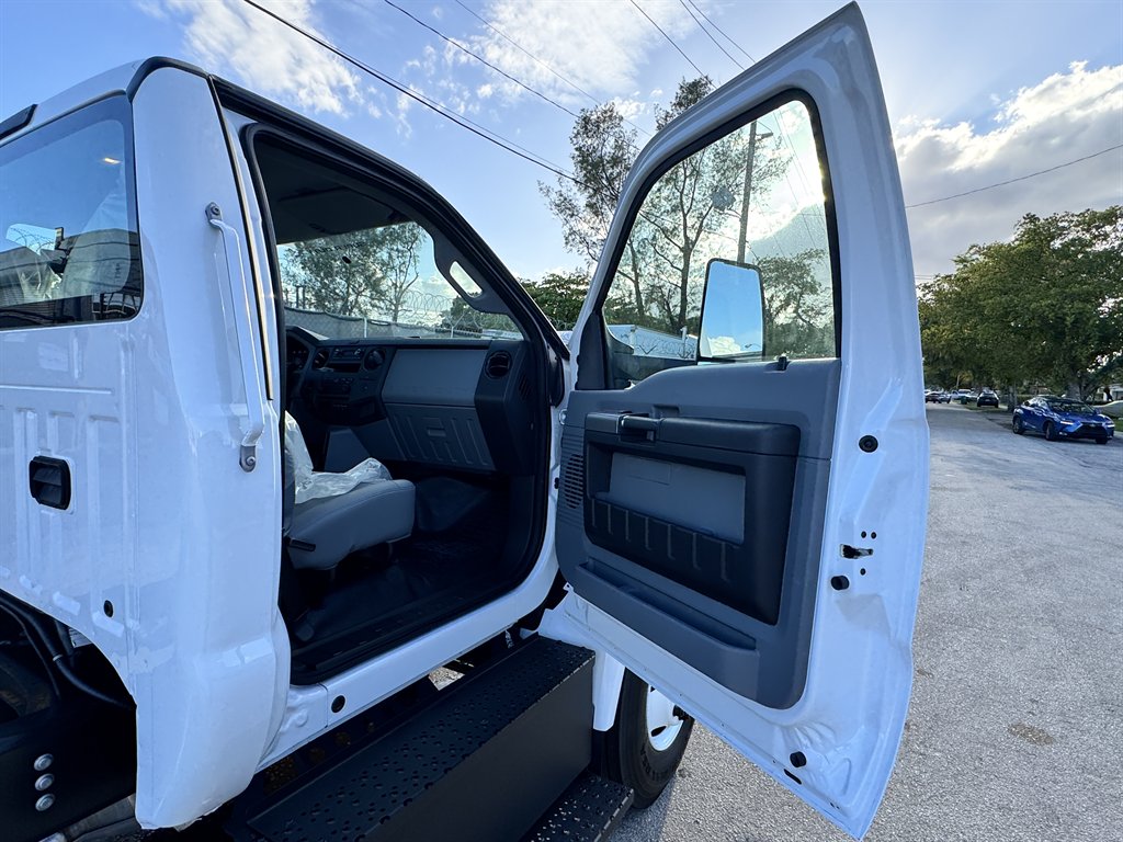 2025 Ford F-750 - $59,995