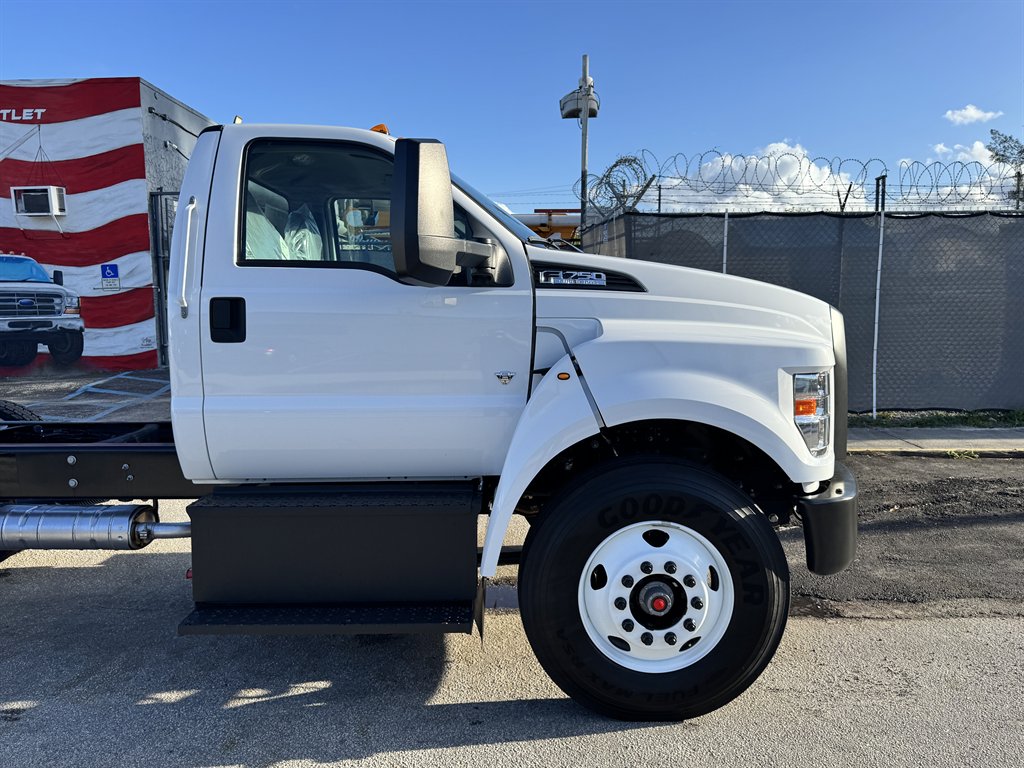 2025 Ford F-750 - $59,995