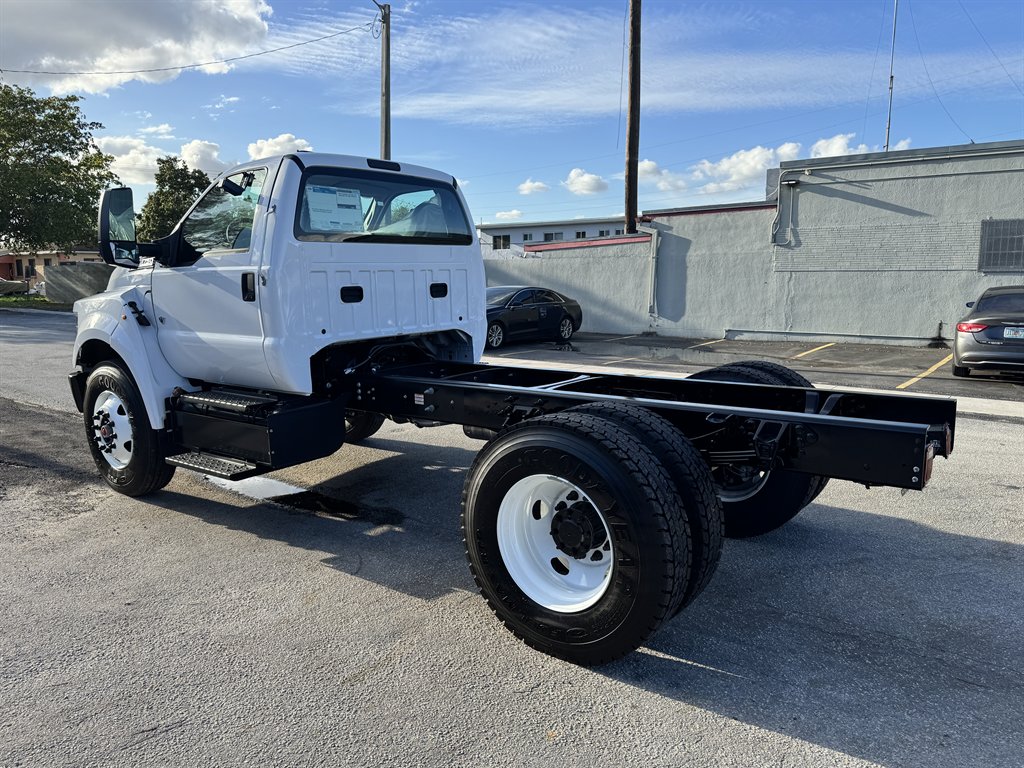 2025 Ford F-750 - $59,995