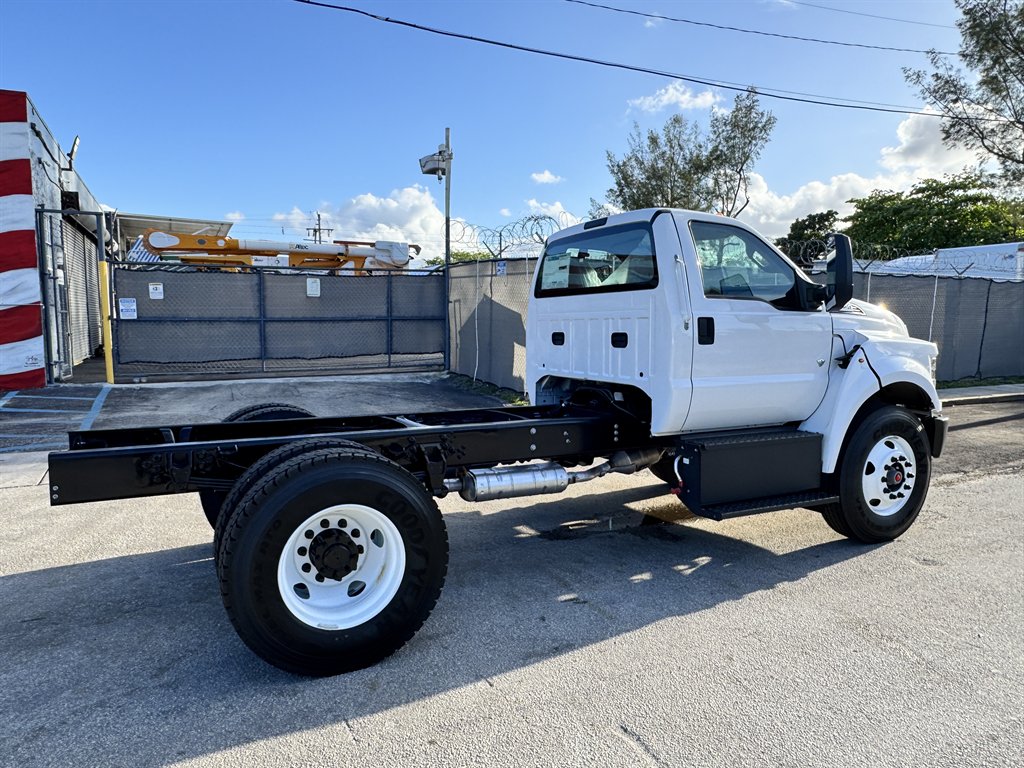 2025 Ford F-750 - $59,995
