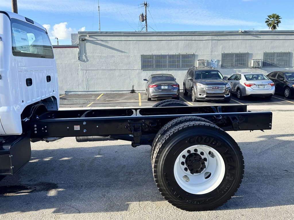 2025 Ford F-750 - $59,995