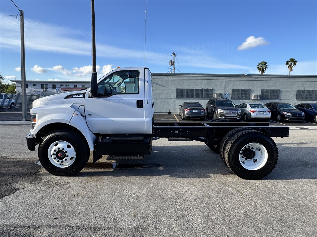 2025 Ford F-750 - $59,995