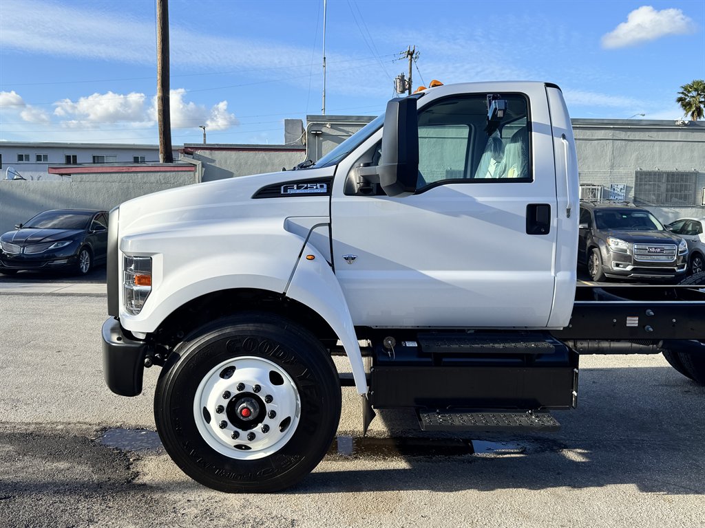 2025 Ford F-750 - $59,995