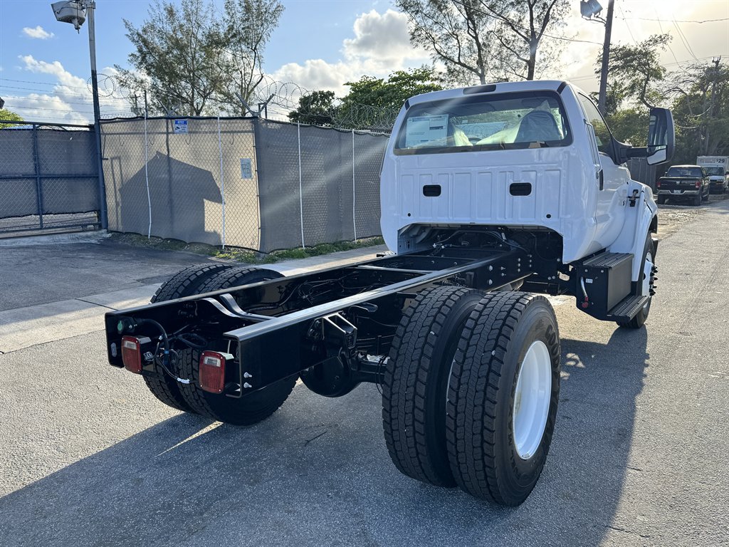 2025 Ford F-750 - $59,995