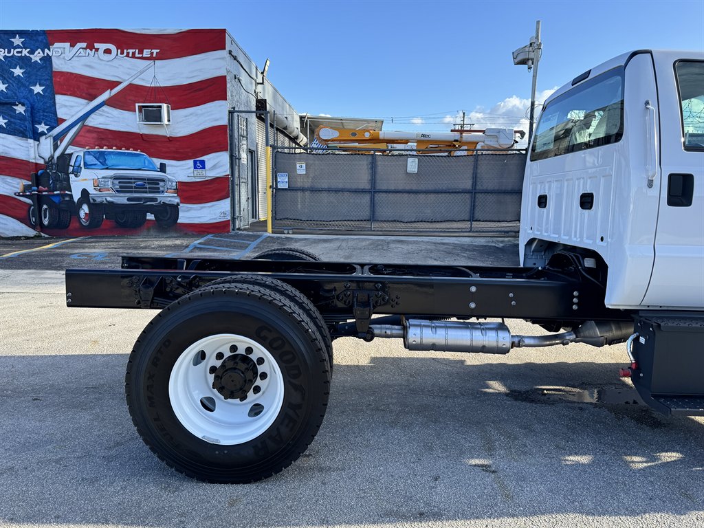 2025 Ford F-750 - $59,995
