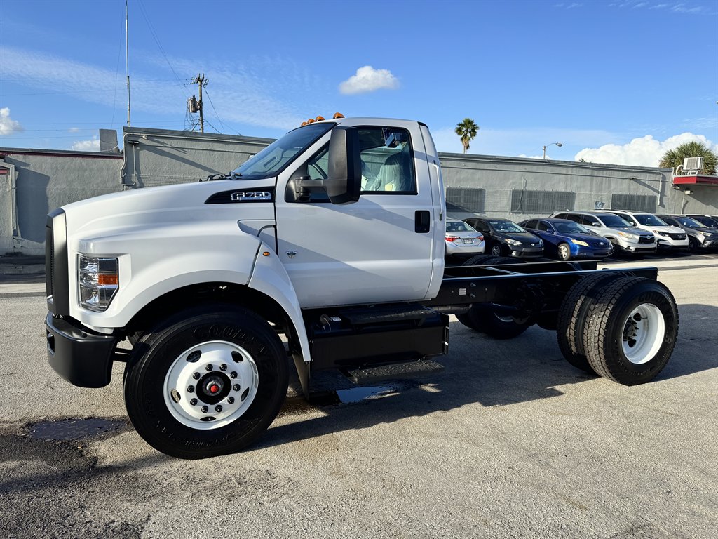 2025 Ford F-750 - $59,995