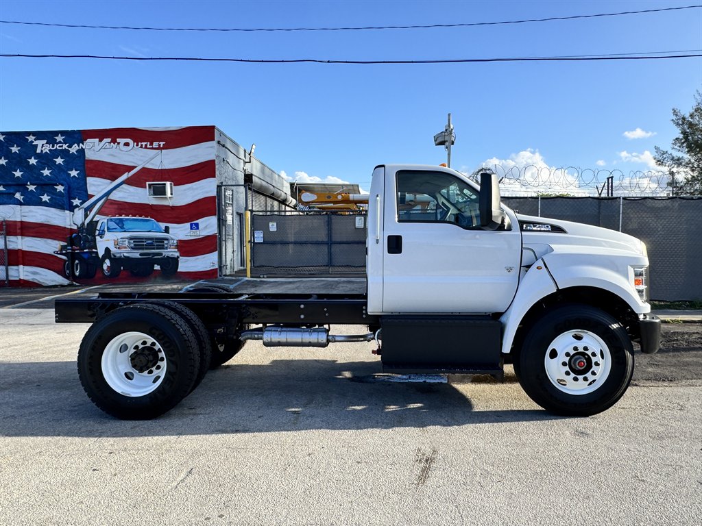2025 Ford F-750 - $59,995