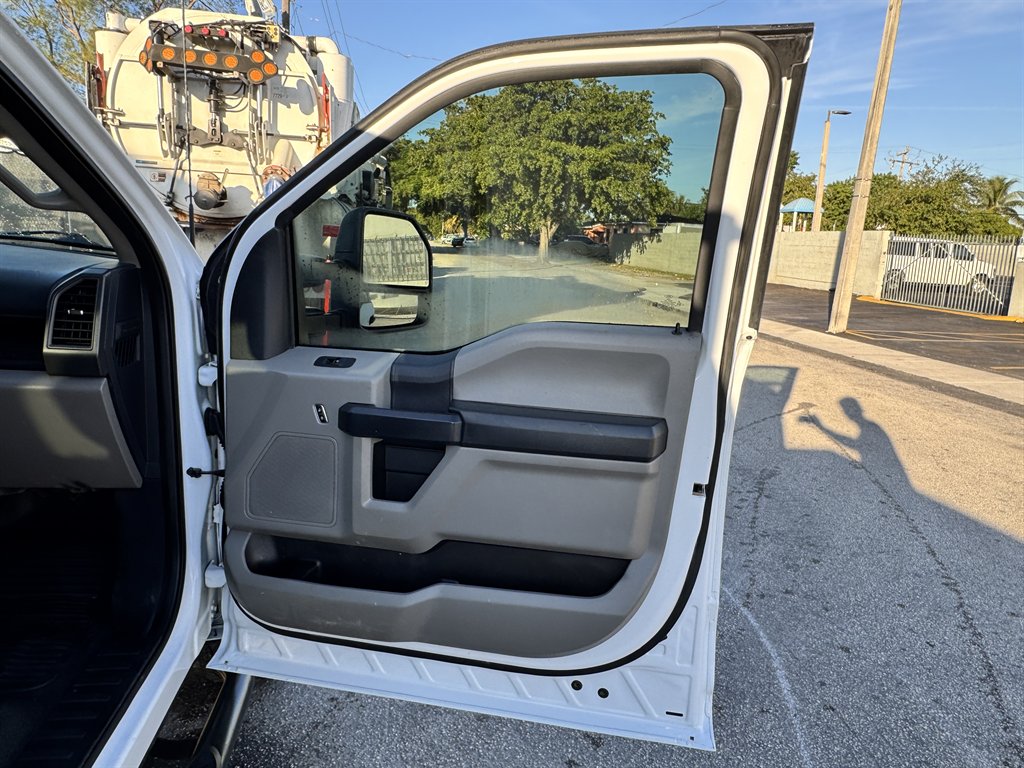 2020 Ford F-150 - $17,995