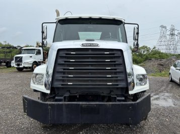 2014 Freightliner 108sd - $79,995